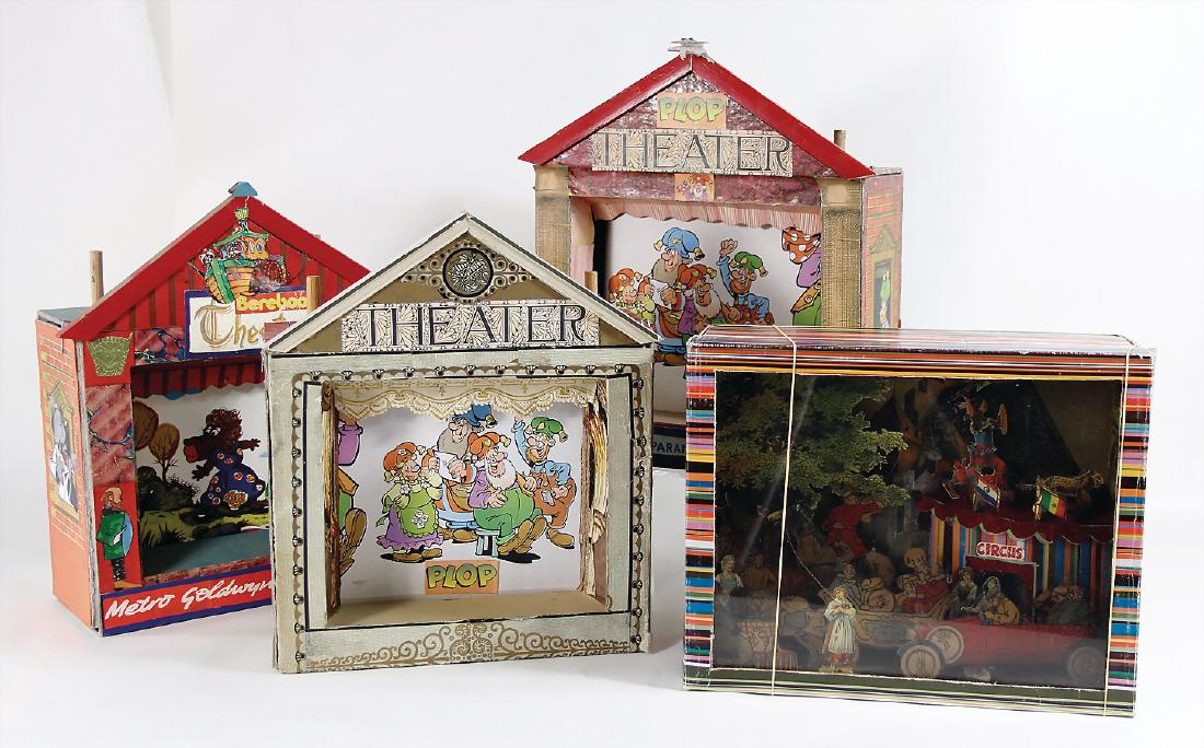 4 Papier-Theater, Bastelarbeit (Plop-Theater), H: 33: 4 Papier-Theater, Bastelarbeit (Plop-Theater), H: 33 cm, alles stärker bespielt, dazu kl. Schaukasten mit Papier-Figuren (Zirkus), Alter? German Description 4 Papier-Theater, Bastelarbeit (Plop-Theat