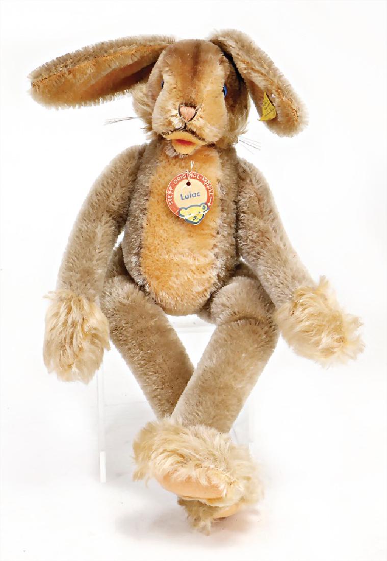 STEIFF Lulac mit Knopf, Schild und Fahne Nr. 3140/43,: STEIFF Lulac mit Knopf, Schild und Fahne Nr. 3140/43, 35 cm German Description STEIFF Lulac mit Knopf, Schild und Fahne Nr. 3140/43, 35 cm