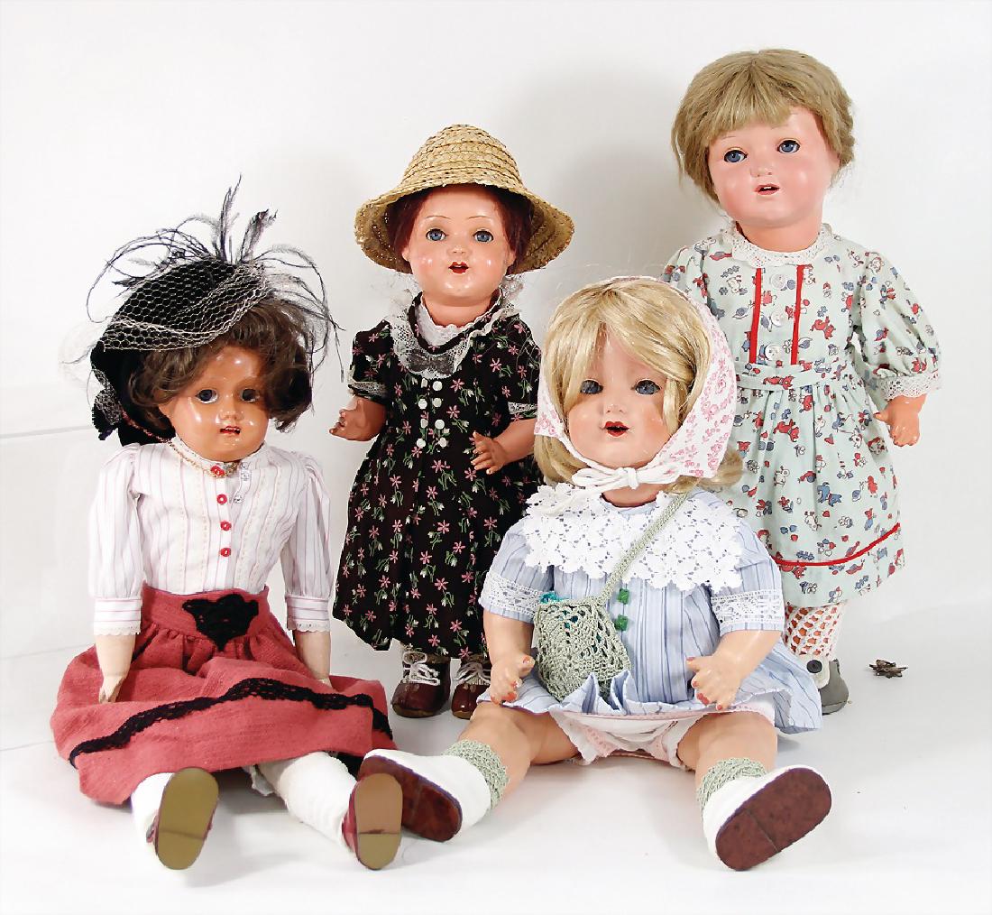 4 Celluloid-Puppen, 1x Bruno Schmidt, gem. 36, blaue: 4 Celluloid-Puppen, 1x Bruno Schmidt, gem. 36, blaue fest eingesetzte Glasaugen, offener Mund, 2 Zähne oben, Kunsthaar-Perücke, Celluloid-Stehkörper, 35 cm, 1x Schildkröt, gem. SiR 45, blaue Schla