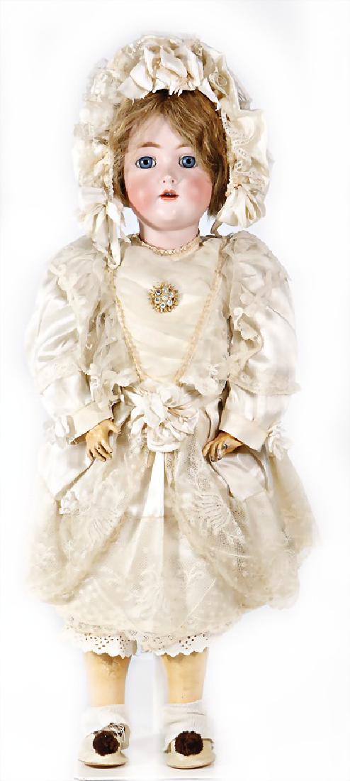 KÄMMER&REINHARDT Biskuit-Porzellankopf-Puppe, 62 cm,: KÄMMER&REINHARDT Biskuit-Porzellankopf-Puppe, 62 cm, Kurbelkopf, blaue Schlafaugen, off. Mund, oben Zähne, Gliederkörper, alte Echthaar-Perücke German Description KÄMMER&REINHARDT Biskuit-Porzell