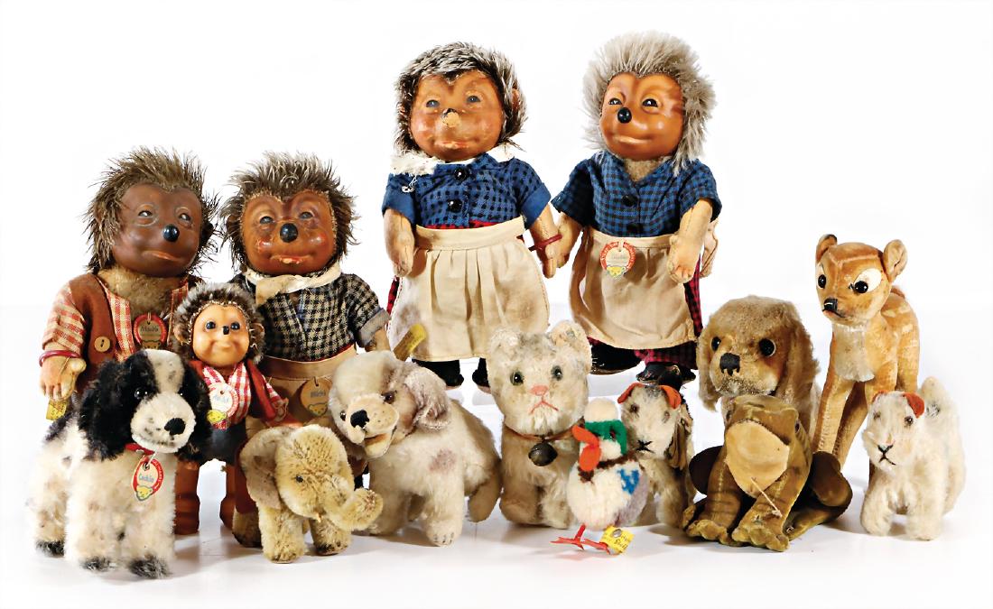STEIFF Konv. 10-tlg., Hunde, Vogel, Bambi, Frosch,: STEIFF Konv. 10-tlg., Hunde, Vogel, Bambi, Frosch, Katzen, bespielt, Mohair Verlust, dazu 5 Meckie-Figuren, 12 ? 17 cm, Fehler an den Vinylteilen German Description STEIFF Konv. 10-tlg., Hunde, Vogel,