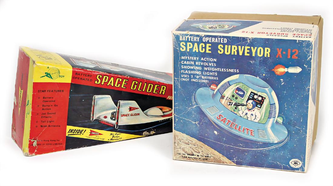 2 pieces, 1x Space Glider, plastic, battery-operated, (1 of 1)