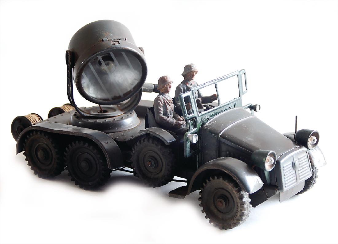 HAUSER headlight car, truck, 3-axled, 24.5 cm, clock (1 of 1)