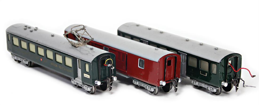 mixed lot of track 0, 4 Swiss carriage, passenger: mixed lot of track 0, 4 Swiss carriage, passenger coaches, dining car, baggage coach, 33 cm, used, good German Description Konv. Spur 0, 4 Schweizer Wagen, Personenwagen, Speisewagen, Gepäckwagen, 33