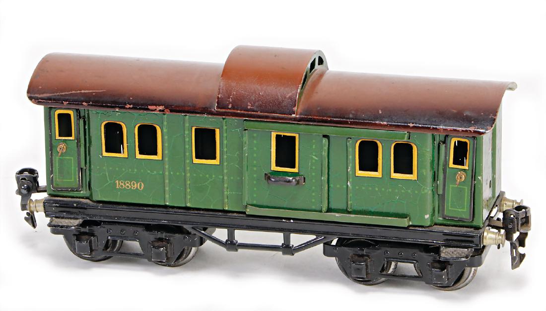 MÄRKLIN track 0, car, formation of spider lines, series: MÄRKLIN track 0, car, formation of spider lines, series No. 18890, green, with minimally scratches on the paintwork otherwise good condition, 4-axled, 20 cm German Description MÄRKLIN Spur 0, Wagen,