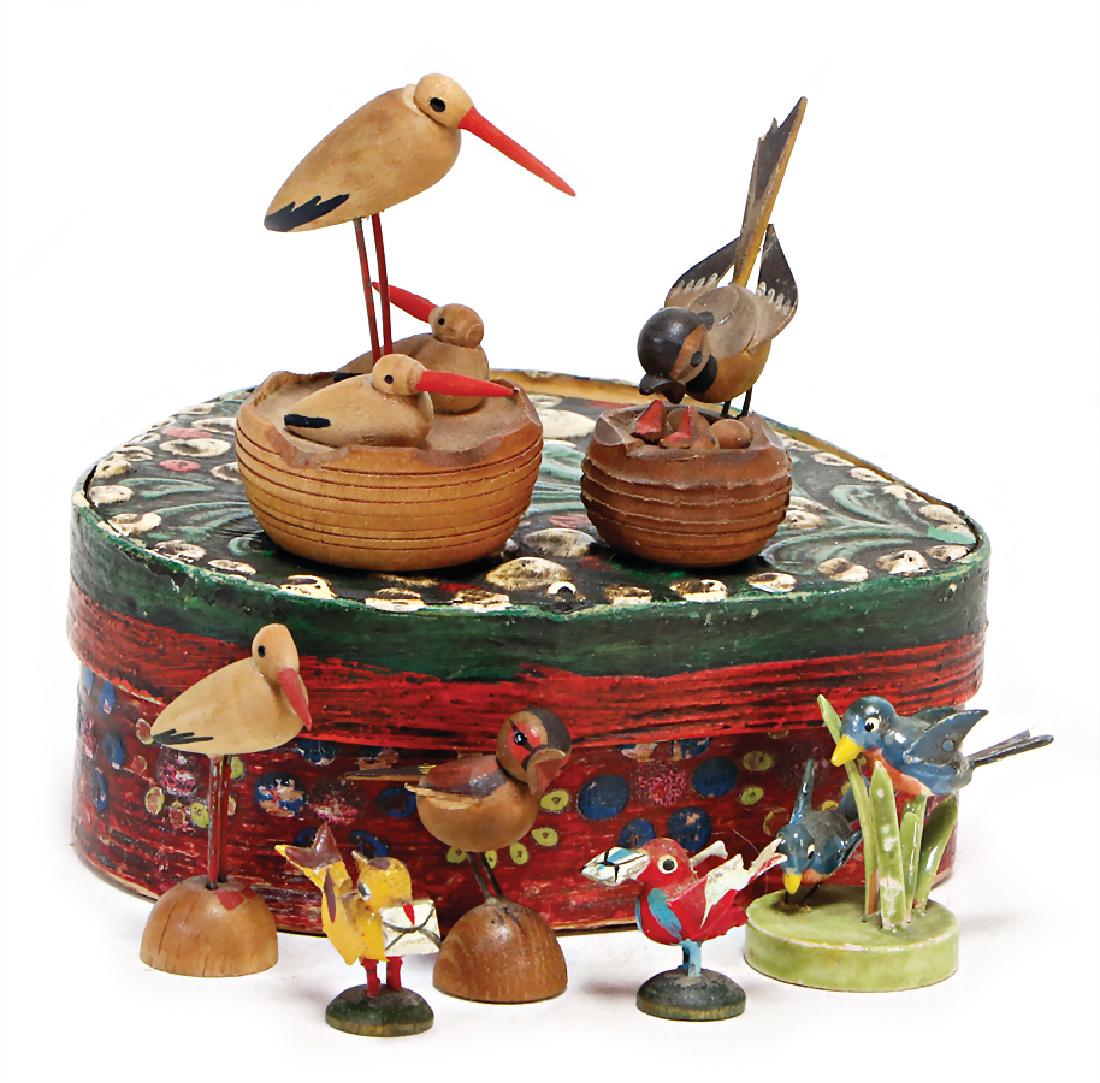ERZGEBIRGE mixed lot of miniatures, birds, wood, 2-5: ERZGEBIRGE mixed lot of miniatures, birds, wood, 2-5 cm, in a box made of chipboard German Description ERZGEBIRGE Konv. Miniaturen, Vögel, Holz, 2-5 cm, in Spanschachtel