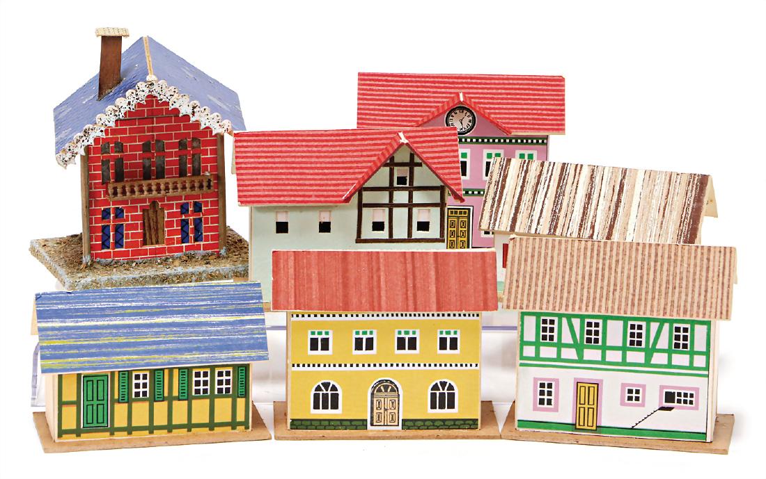 ERZGEBIRGE 7 small houses made of cardboard, very good: ERZGEBIRGE 7 small houses made of cardboard, very good condition German Description ERZGEBIRGE 7 kl. Papphäuser, sehr guter Zust.