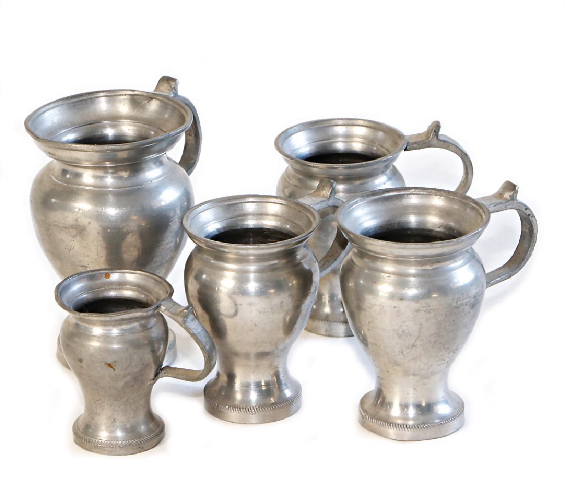 mixed lot of  tin jugs, turned tin , 3.5 - 6 cm, 5 (1 of 1)