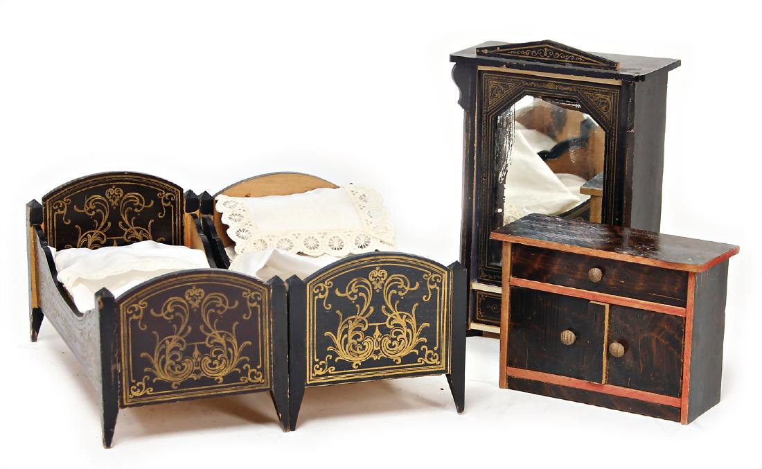 dollhouse furniture, Bóulè, bedroom, 2 beds, 16.5 cm, 1: dollhouse furniture, Bóulè, bedroom, 2 beds, 16.5 cm, 1 wall was wrong mounted, 1 cabinet, mirror glass is loose, 1 handle is missing, 1 chest of drawers without Bóulè ornaments German Description