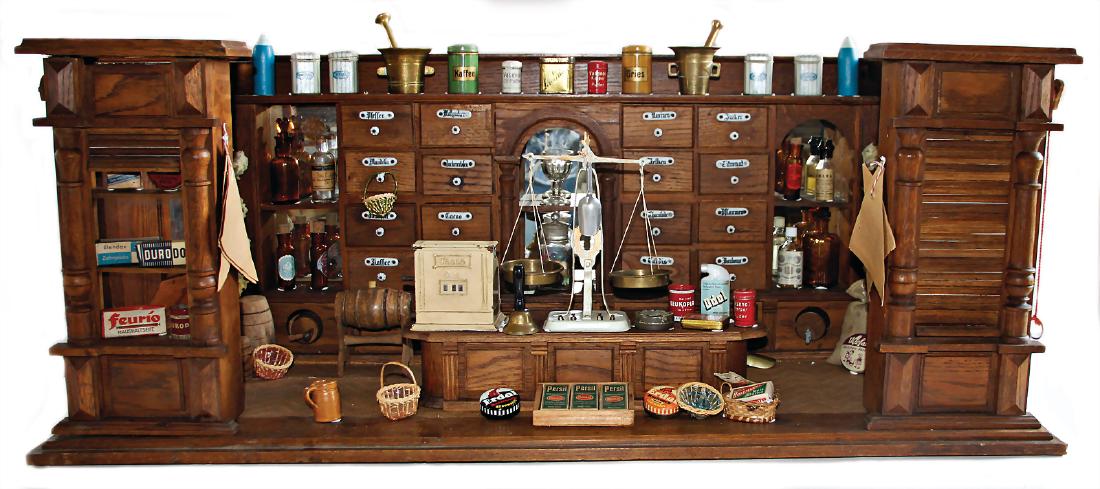 Wilhelmine era, shop with shutters, width: 94 cm, (1 of 1)