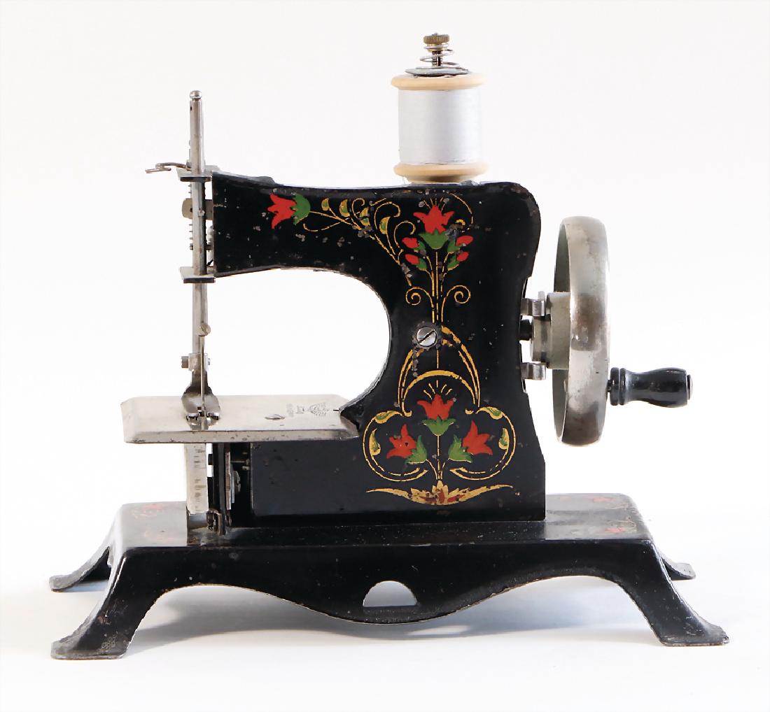 CASIGE sewing machine, No. 25, Spiderweb decor, (1 of 1)
