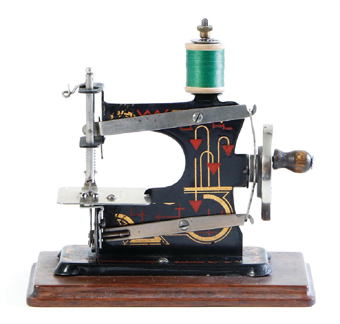 CASIGE sewing machine, No. 11, No. 0 on a wooden board, (1 of 1)