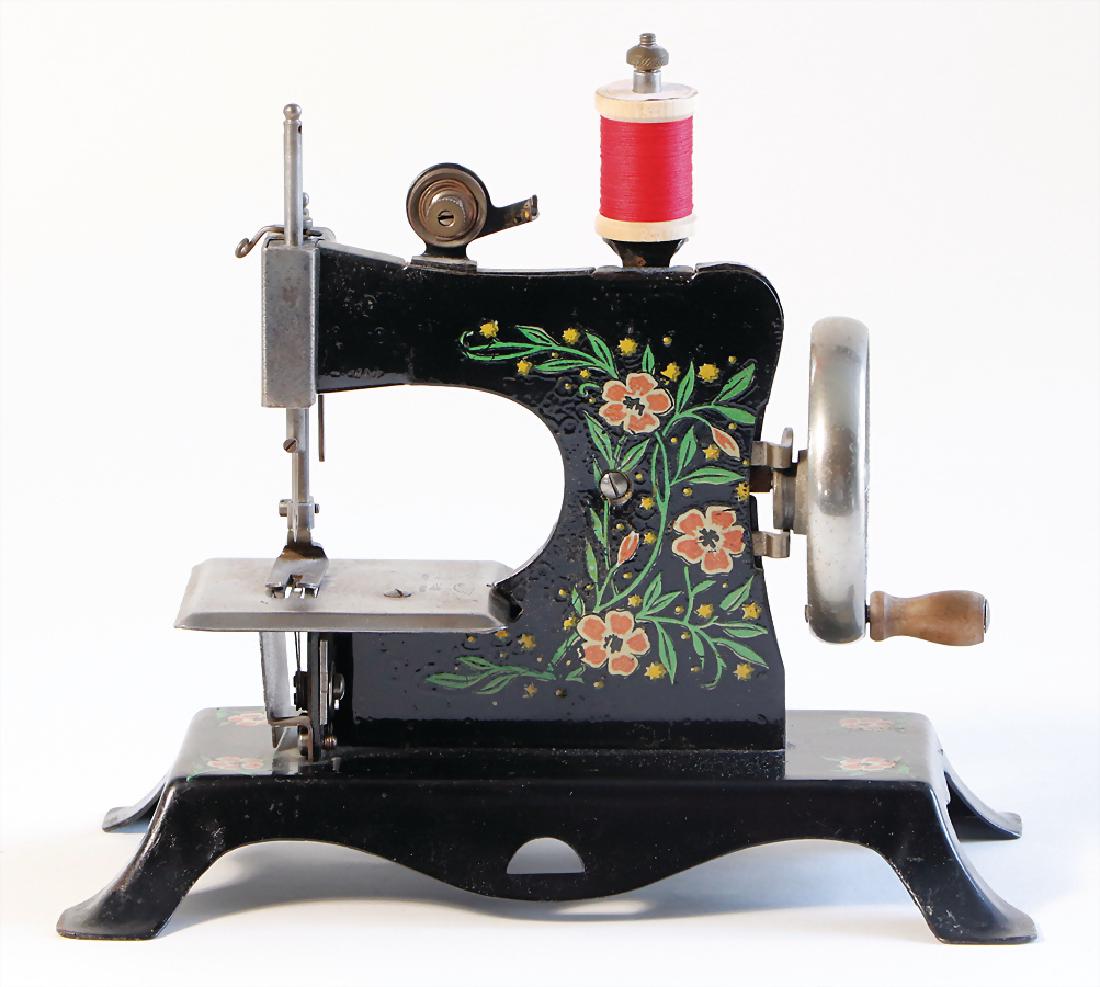 CASIGE sewing machine, No. 25, with additional thread (1 of 1)