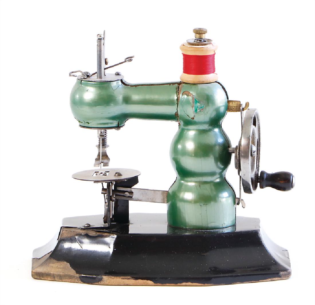 KELLER sewing machine, No. 30, green machine made of (1 of 1)