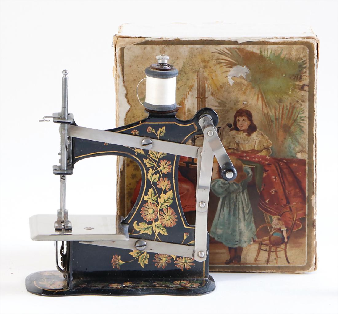 MÜLLER sewing machine, No. 1, top feed, rune box (1 of 1)