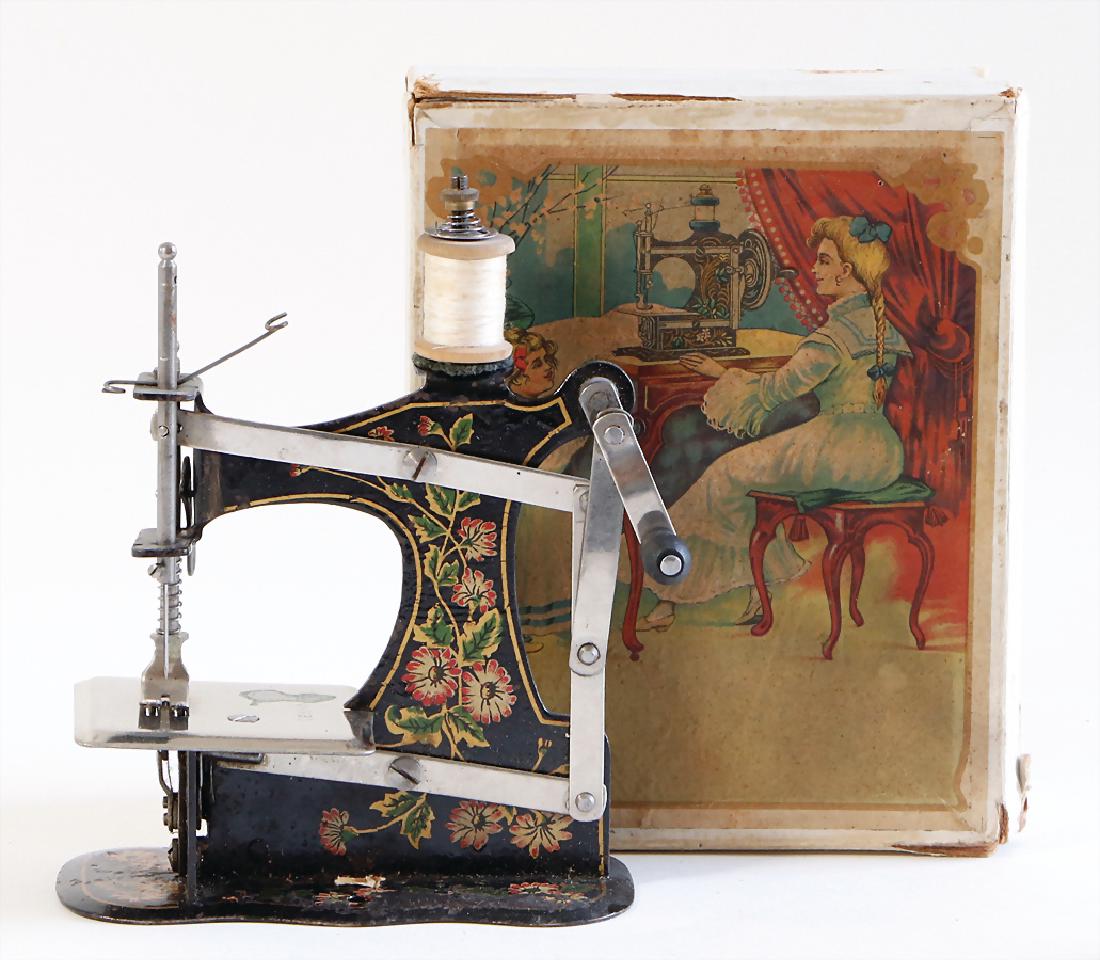 MÜLLER sewing machine, No. 1, bottom feed, in original (1 of 1)