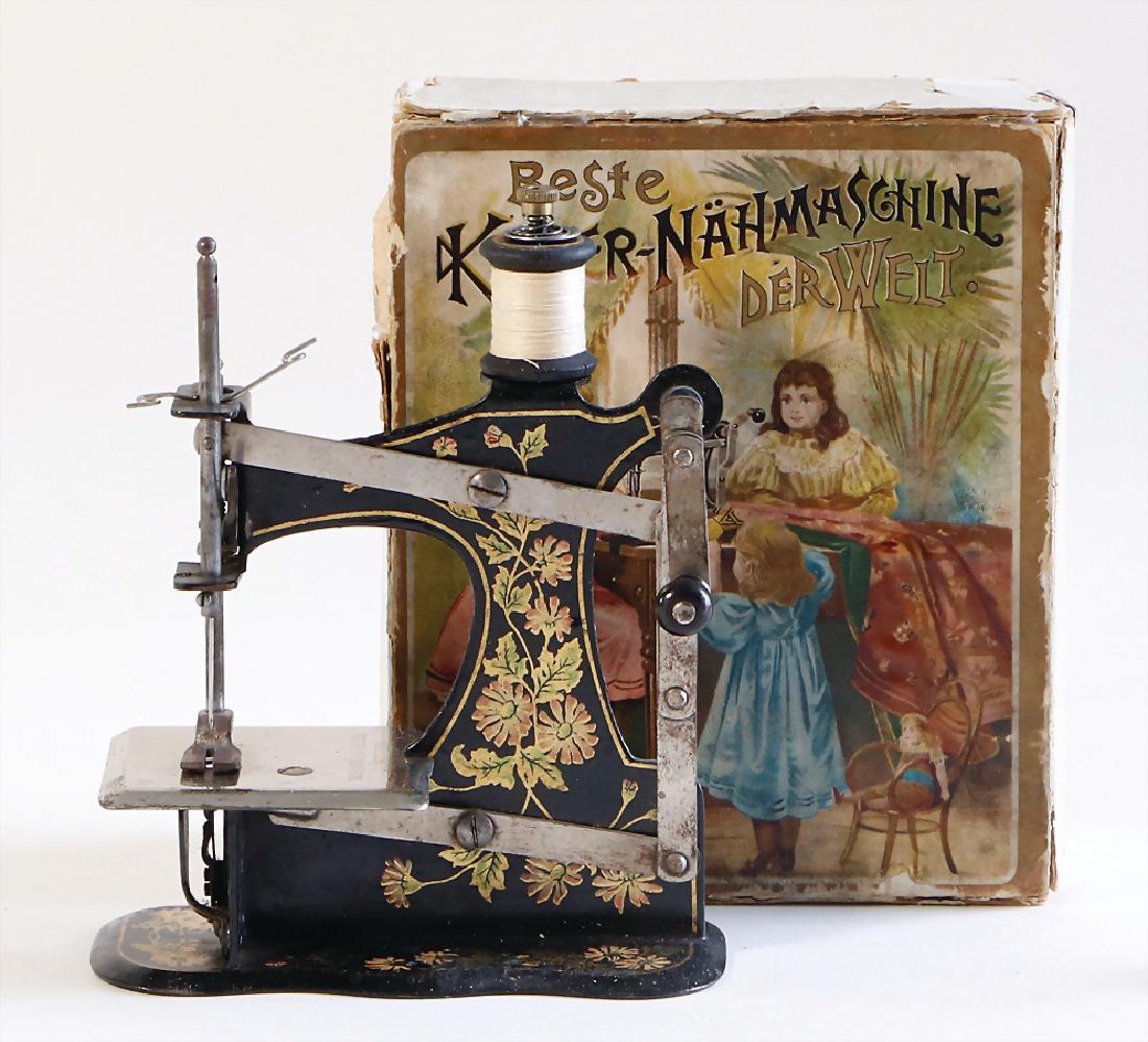 MÜLLER sewing machine, No. 1, top feed, runic script, (1 of 1)