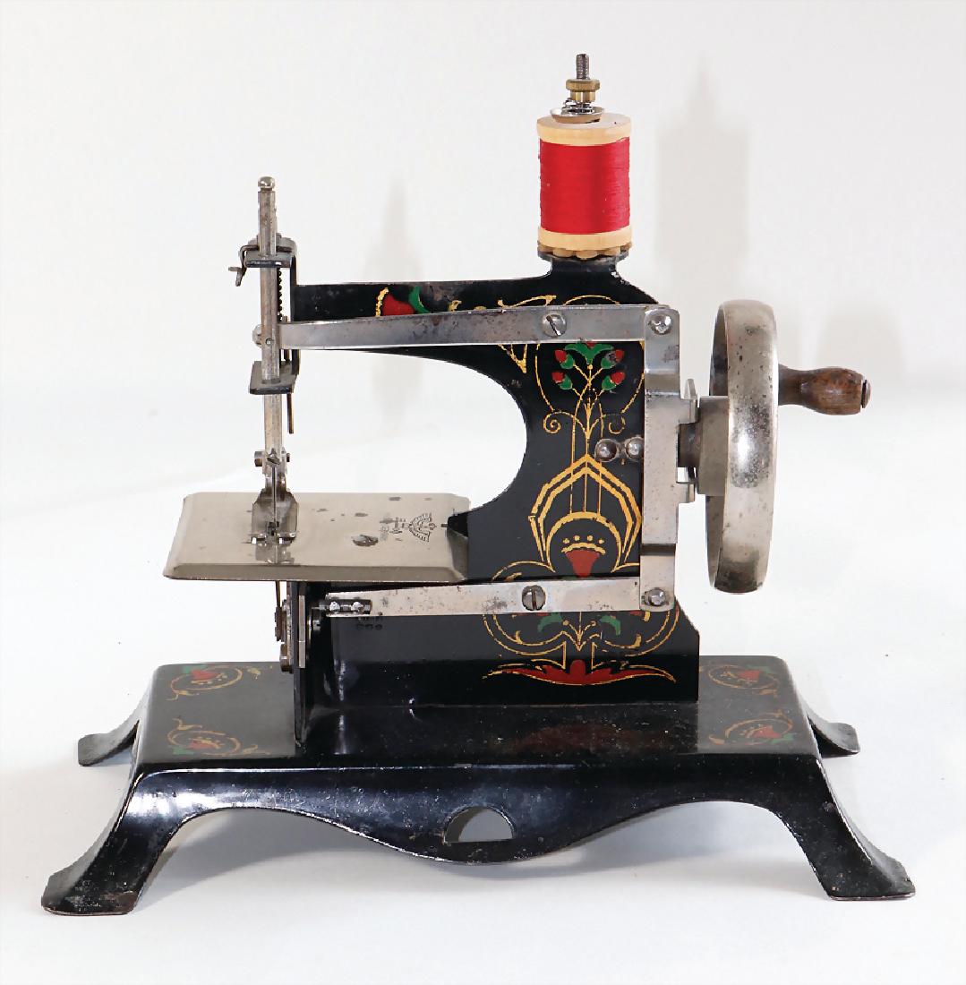 CASIGE sewing machine, No. 16, Spiderweb-decor, (1 of 1)