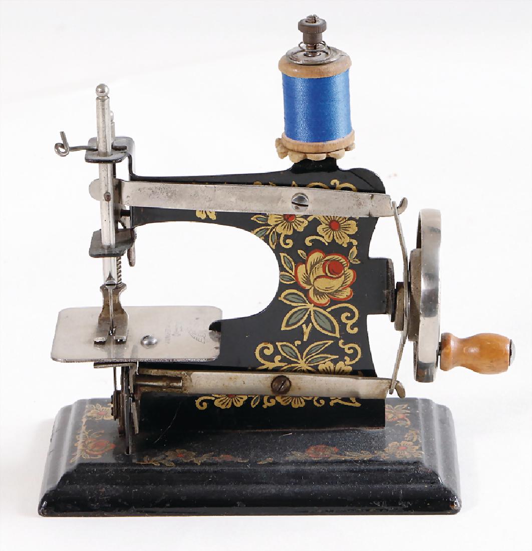 CASIGE sewing machine, No. 0, rectangle base with (1 of 1)