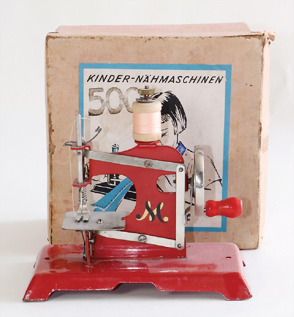 MÜLLER sewing machine, No. 500, original box, (1 of 1)
