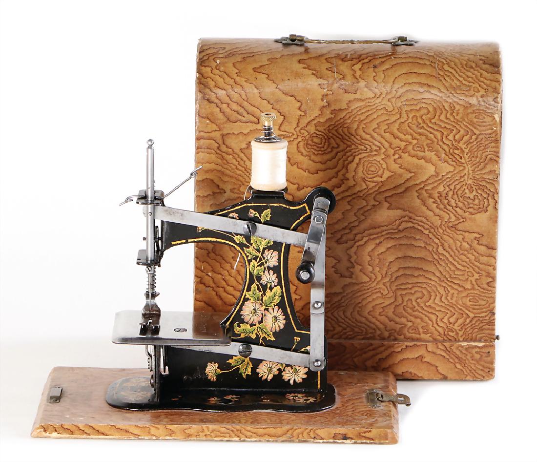 MüLLER sewing machine, No. 1, bottom feed, cardboard (1 of 1)