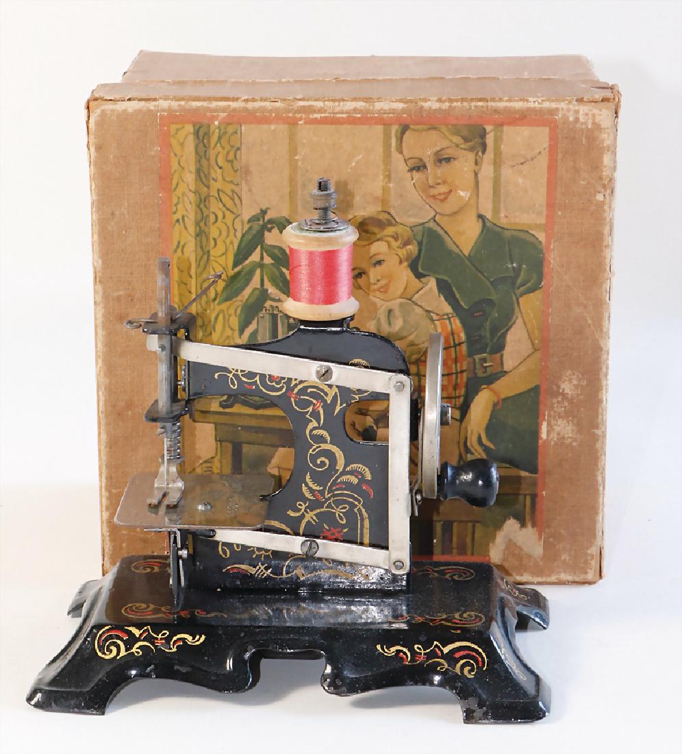 MÜLLER sewing machine, No. 8, red / gold decor, in box, (1 of 1)