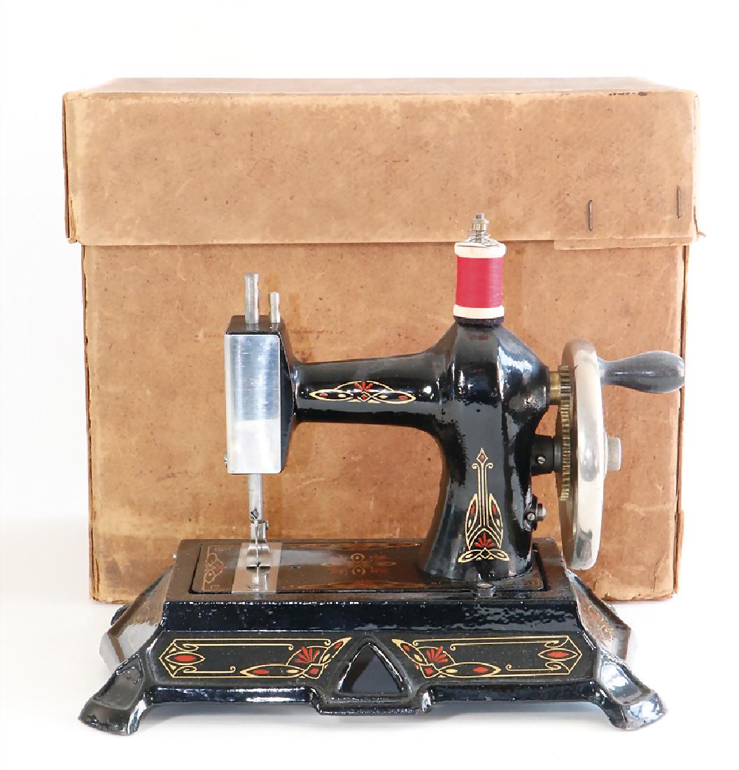 MÜLLER sewing machine, No. 19, flowers-decor, working, (1 of 1)