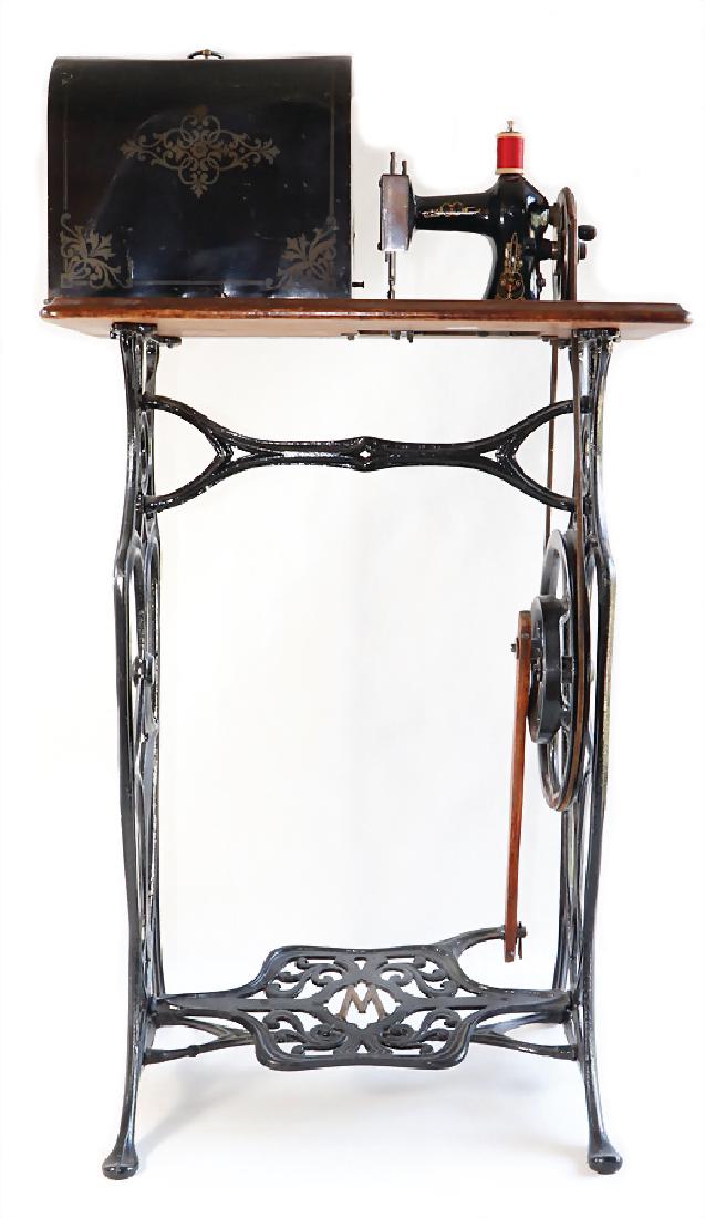 MÜLLER sewing machine, No. 21, machine with rack with (1 of 1)