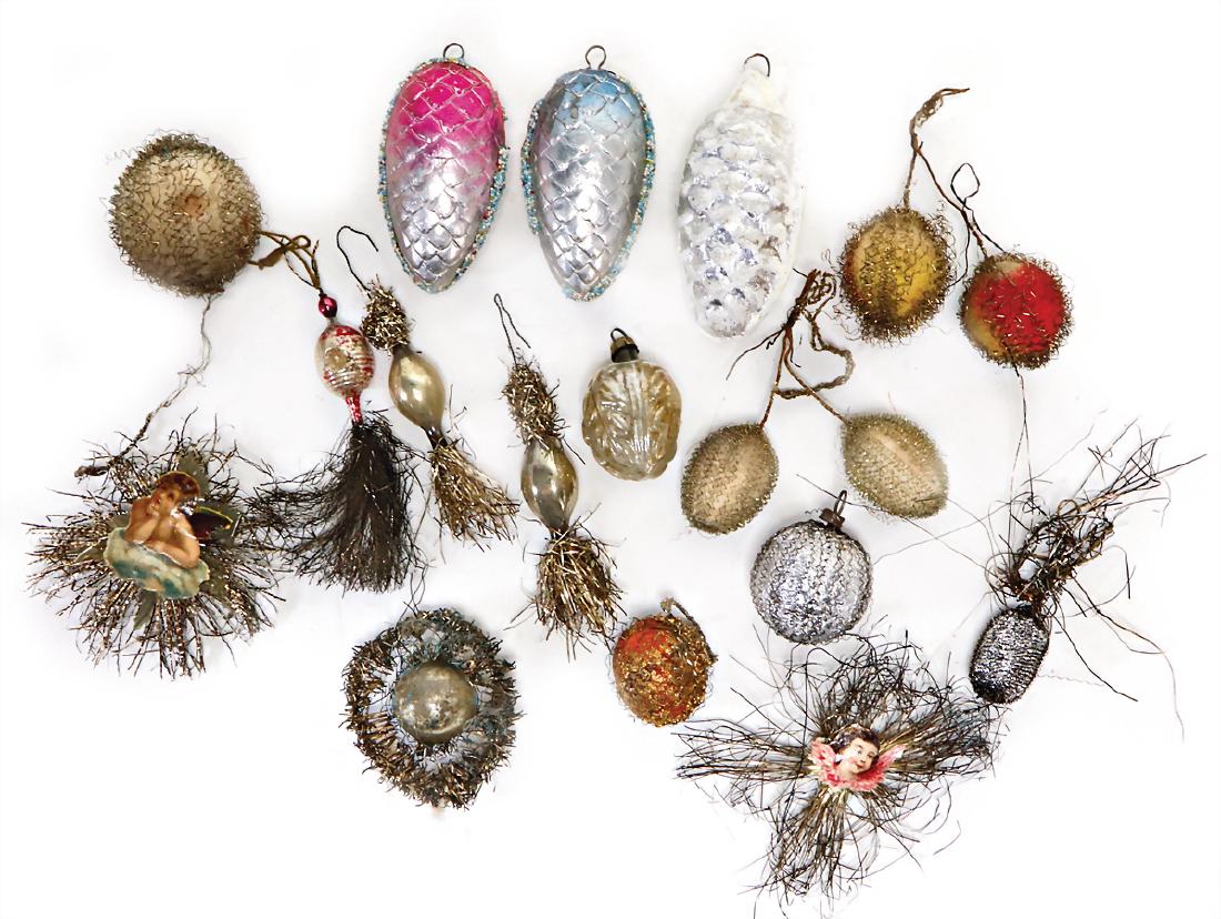 mixed lot, Christmas tree decoration, cardboard, cotton: mixed lot, Christmas tree decoration, cardboard, cotton wool, glass, leonic wires, cone, nuts, star with wafer face, 12 pieces German Description Konv, Christbaumschmuck, Pappe, Watte, Glas, leonische