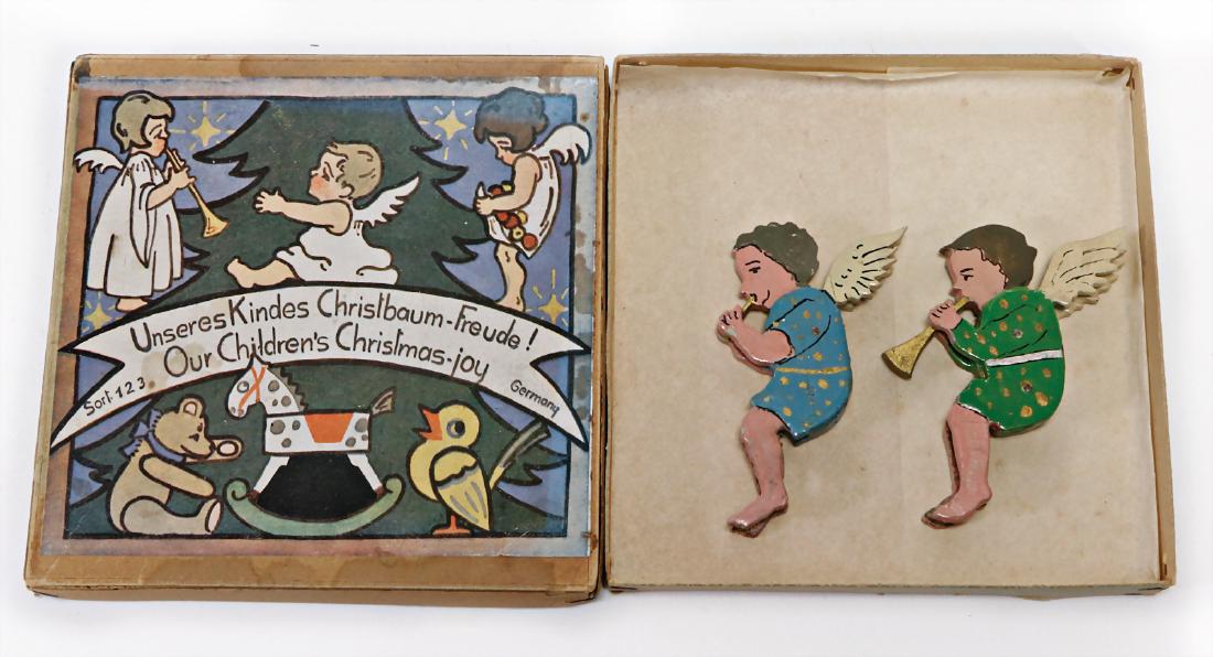 2 wood angels, colored, in original box, "Unseres: 2 wood angels, colored, in original box, "Unseres Kindes Christbaum-Freude" German Description 2 Holzengel, farbig gefasst, im Orig.-Kart., ?Unseres Kindes Christbaum-Freude?