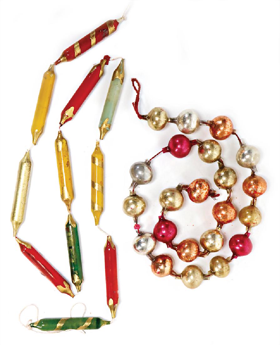mixed lot of Christmas chains, 2 pieces, 80 and 60cm,: mixed lot of Christmas chains, 2 pieces, 80 and 60cm, baubles and rods German Description Konv. Weihnachtsketten, 2 Teile, 80 u. 60cm, Kugeln u. Stäbe