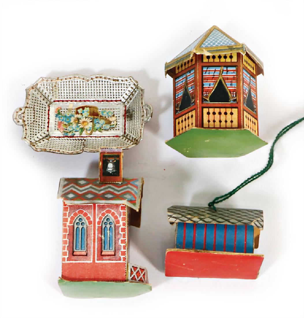 mixed lot of 3 paper houses, height: 8 cm, 1x: mixed lot of 3 paper houses, height: 8 cm, 1x cardboard basket, 7 cm German Description Konv. 3 Papier-Häuser, H: 8 cm, 1x Pappe.-Körbchen, 7 cm