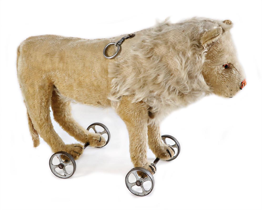 STEIFF lion, pre-war era, produced between 1909-1918, (1 of 2)