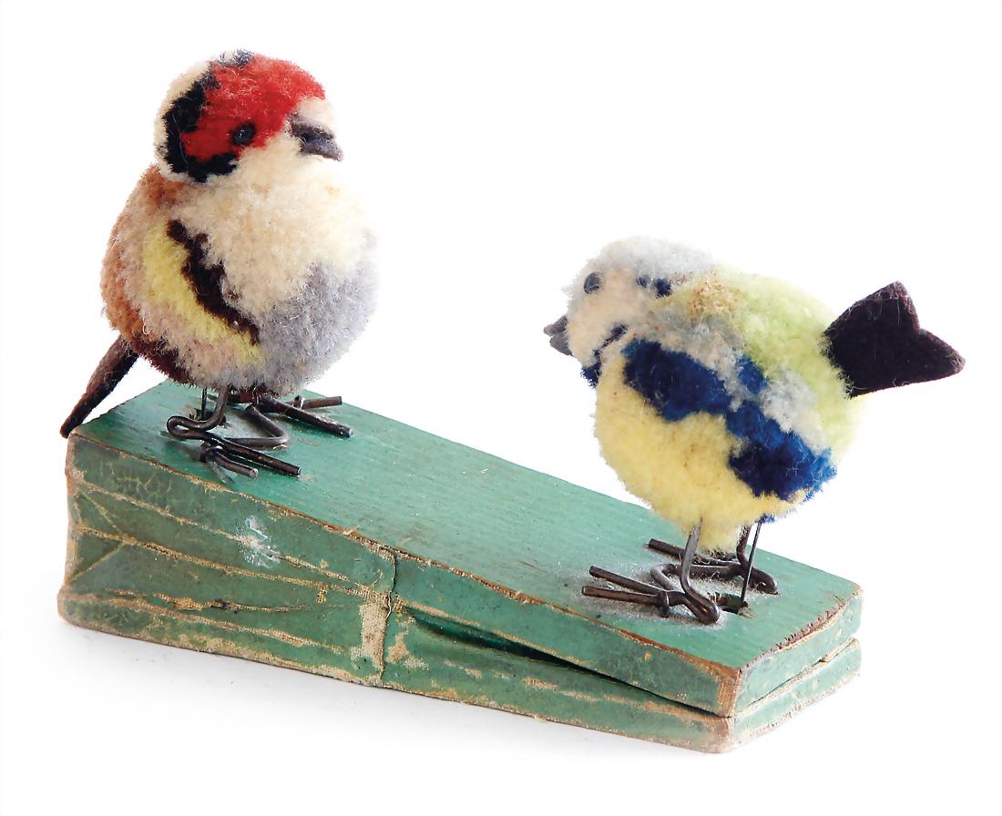 STEIFF bird seesaw, around 1915, with: STEIFF bird seesaw, around 1915, with squeaking-bellows, 2 Umotta-wool sparrows, height of the sparrows : 9 cm, lenght: 12 cm, without button German Description STEIFF Vogelwippe, um 1915, mit Quietsc