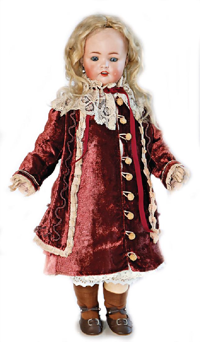SIMON & HALBIG 607,bisque porcelain socket head,: SIMON & HALBIG 607,bisque porcelain socket head, blue sleepy eyes, opened mouth, line of upper teeth, eyes not complete fix, pierced ears, 1 earring is missing, slight abrasion on the left c
