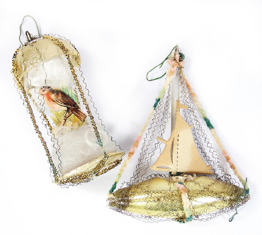 2 Teile Christbaumschmuck, Glas, Engelshaar, Pappe,: 2 Teile Christbaumschmuck, Glas, Engelshaar, Pappe, Segelboot, 10 cm, 1 Luftschiff, 8 cm German Description 2 Teile Christbaumschmuck, Glas, Engelshaar, Pappe, Segelboot, 10 cm, 1 Luftschiff, 8 cm