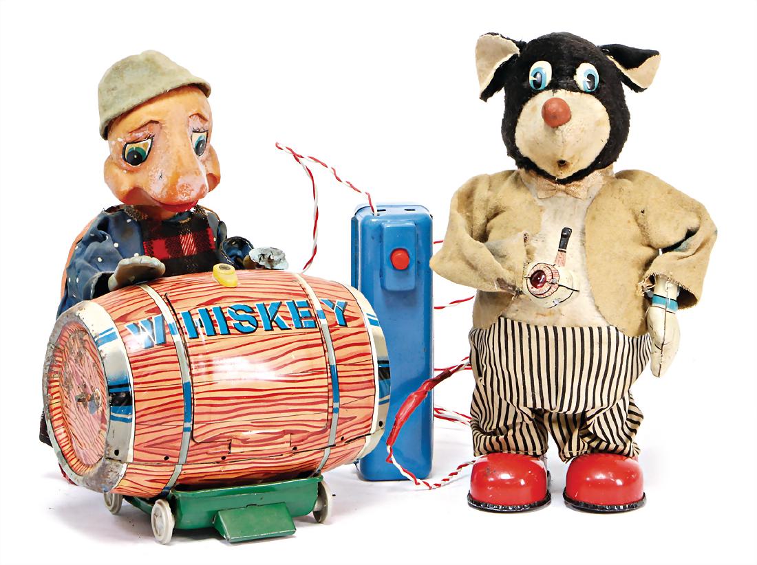 2 Teile, Battery Toy, Schildkröte mit Whiskey-Fass,: 2 Teile, Battery Toy, Schildkröte mit Whiskey-Fass, Japan, 21 cm, 1 Hand weggebrochen (liegt lose bei), kl. Roststellen am Fass, SAM, Japan, rauchender Hund, Kabelsteuerung, bespielt German Descripti