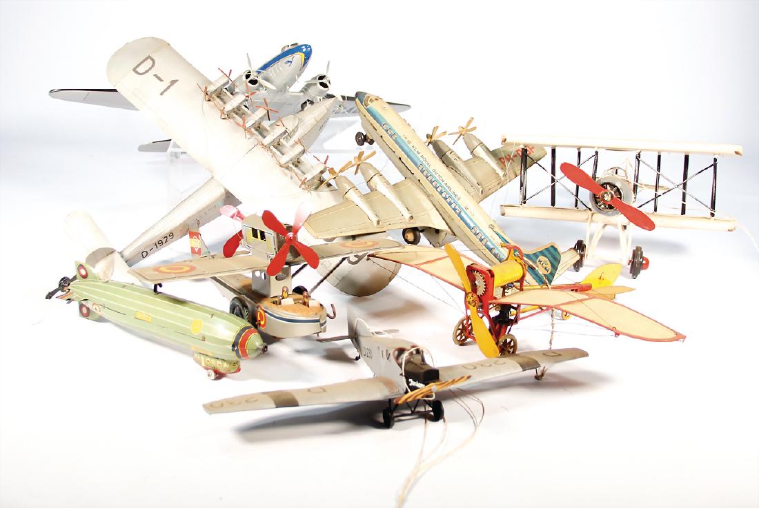 mixed lot of  airplanes, a more recent production, (1 of 1)