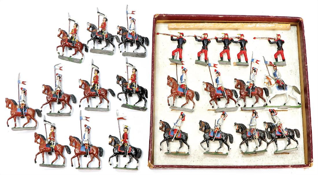 mixed lot of c. 20 tin composition figures, plastic,: mixed lot of c. 20 tin composition figures, plastic, various riders and soldiers, like parade riders, with flag, standing soldier with gun, marching and standing riders and soldiers, in box, con