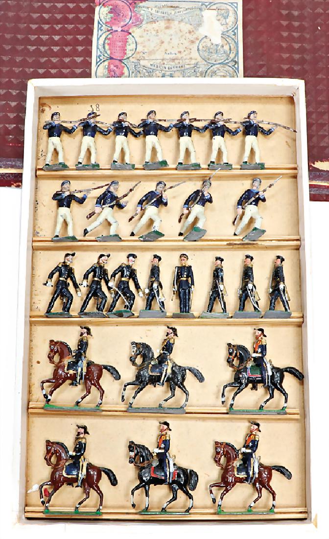 PROBABLY HEYDE mixed lot of 26 tin- omposition: PROBABLY HEYDE mixed lot of 26 tin- omposition figures, plastic, among it 8 standing sailors with gun, 4 marching sailors with gun, 5 rider, 8 marching soldiers, in box, box is caused of old age in wo