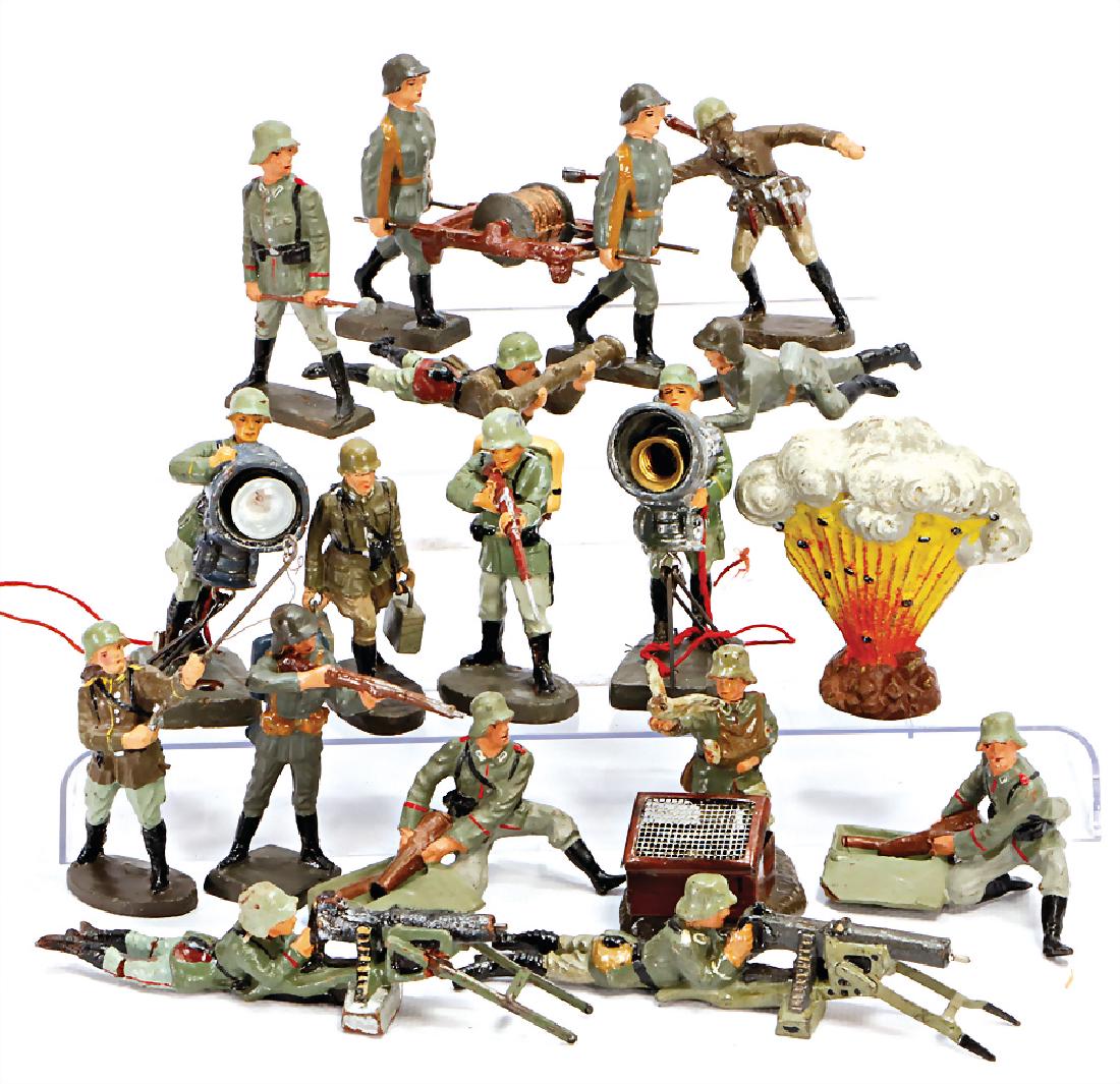 MOSTLY ELASTOLIN AND LINEOL mixed lot of mass, 7.5: MOSTLY ELASTOLIN AND LINEOL mixed lot of mass, 7.5 cm, fighting, dugout, 2 men with headlight, 1 glass is missing, man with shell, man with carrier pigeon, machine gun marksman, 1 shellfire, mostly co