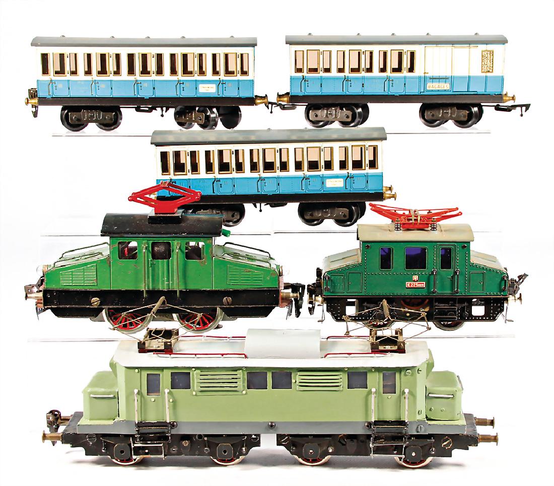 mixed lot of  track 0, 2 passenger coaches, 1 baggage (1 of 1)