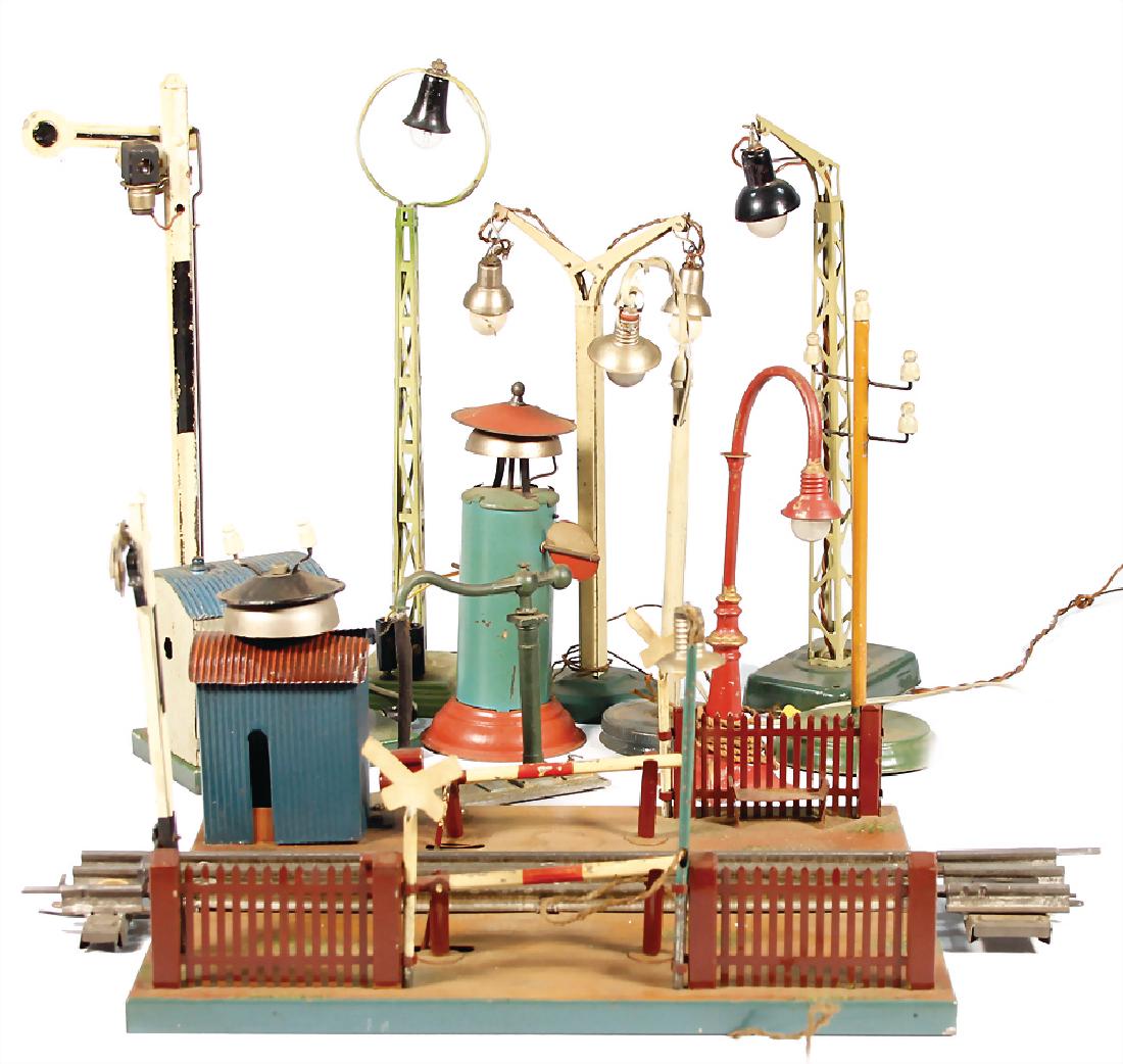 mixed lot of  decoration pieces, track 0, signals, (1 of 1)