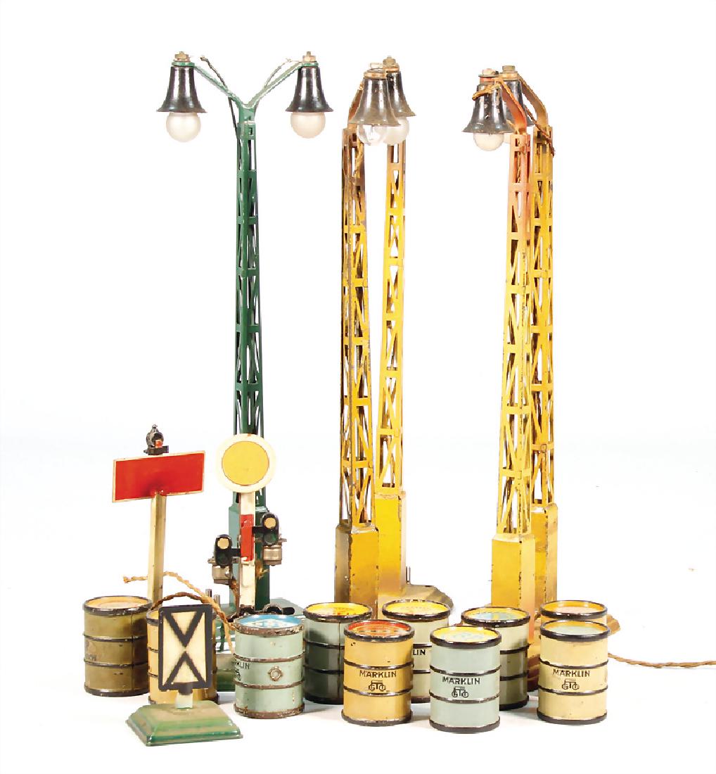 MÄRKLIN train equipment, 10 barrels, 1 signal, lamps, 1 (1 of 1)