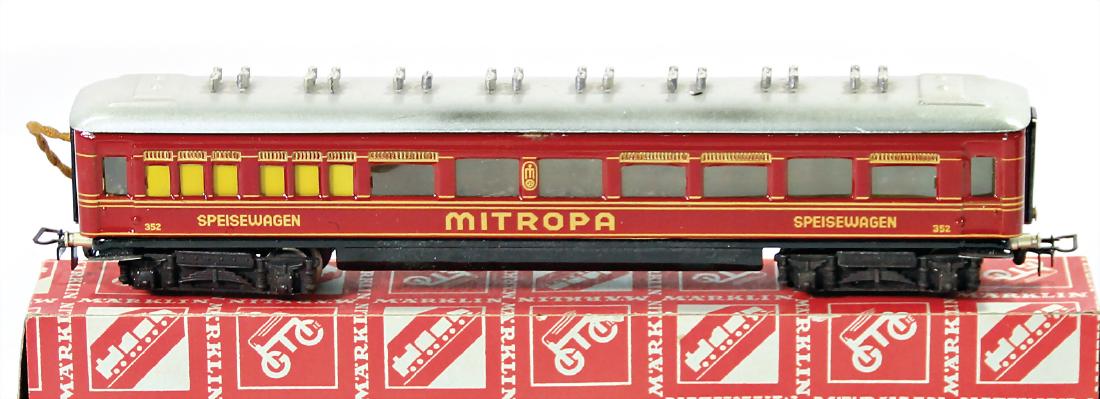 MÄRKLIN track 00, 4-axled Mitropa-dining car, red, very (1 of 1)