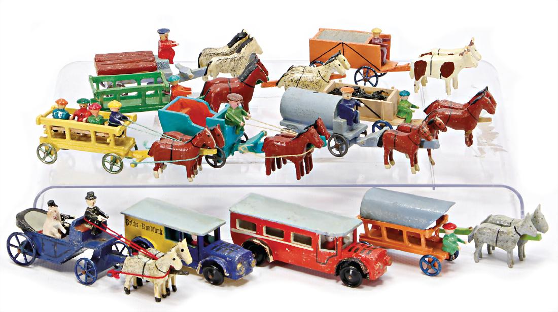 ERZGEBIRGE mixed lot of  miniatures, with sheet metal (1 of 1)