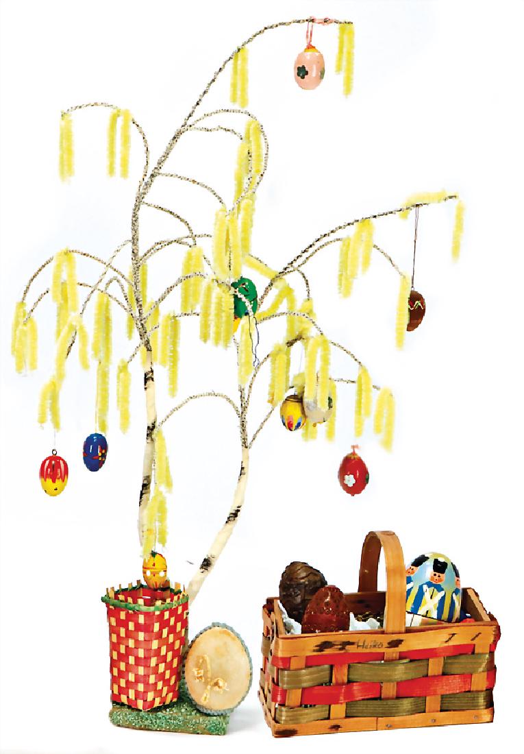 mixed lot of wood eggs, 1 sugar-egg, 7.5 cm, inside a: mixed lot of wood eggs, 1 sugar-egg, 7.5 cm, inside a wafer picture, foil in front is missing, 1 pannier, 1 egg tree German Description Konv. Holz-Eier, 1 Zucker-Ei, 7,5 cm, innen Oblaten-Bild, Folie 