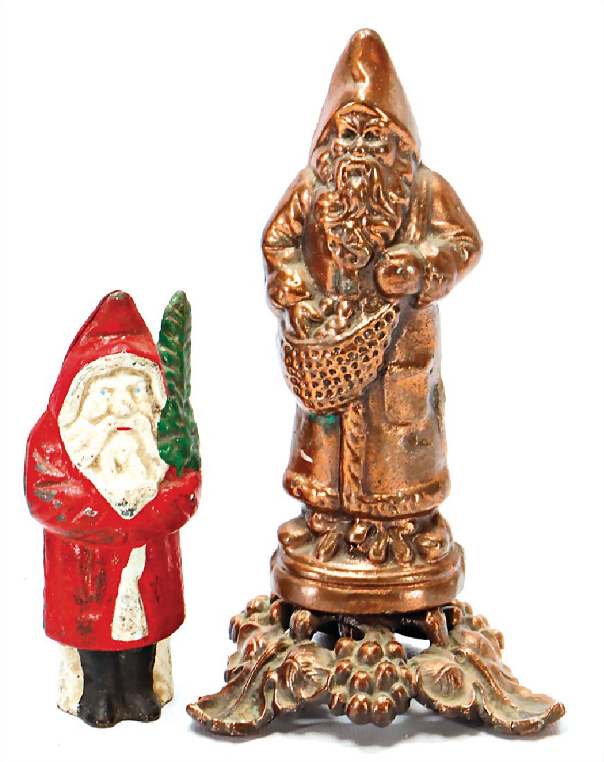 2 Weihnachtsmänner, 1x Spardose Guss, 13,5 cm, 1: 2 Weihnachtsmänner, 1x Spardose Guss, 13,5 cm, 1 Weihnachtsmann wohl Bronzeguss, 21 cm German Description 2 Weihnachtsmänner, 1x Spardose Guss, 13,5 cm, 1 Weihnachtsmann wohl Bronzeguss, 21 cm