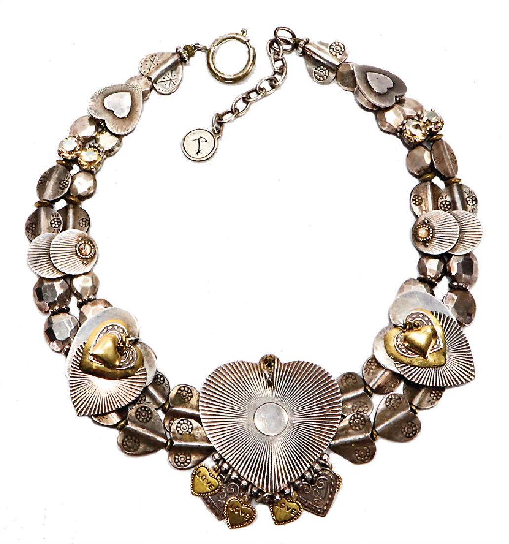 Modeschmuck, Kette, silberfarben, versch. Glieder,: Modeschmuck, Kette, silberfarben, versch. Glieder, Herzen, Strasssteine, zusätzl. Herz-Anhänger, Gebrauchsspuren German Description Modeschmuck, Kette, silberfarben, versch. Glieder, Herzen,