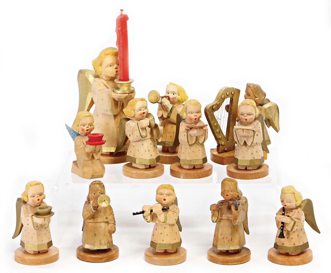 ERZGEBIRGE SCHUMANN, '30s, angel figures, wood, carved,: ERZGEBIRGE SCHUMANN, '30s, angel figures, wood, carved, 5-8.5 cm, 12 peices, mostly very good condition German Description ERZGEBIRGE SCHUMANN, 30er Jahre, Engelsfiguren, Holz, geschnitzt, 5-8,5 cm, 1